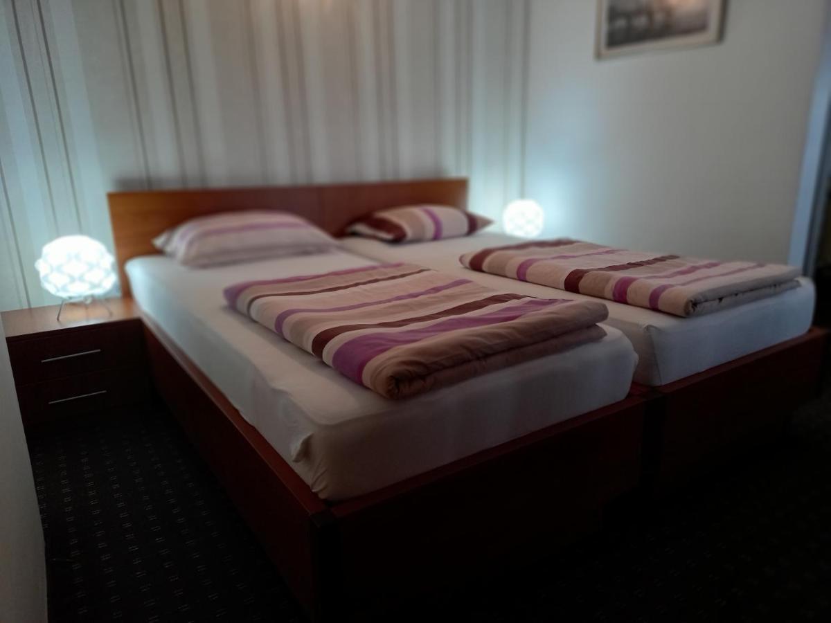 Prenociste Zan Hotell SJJ Rum bild