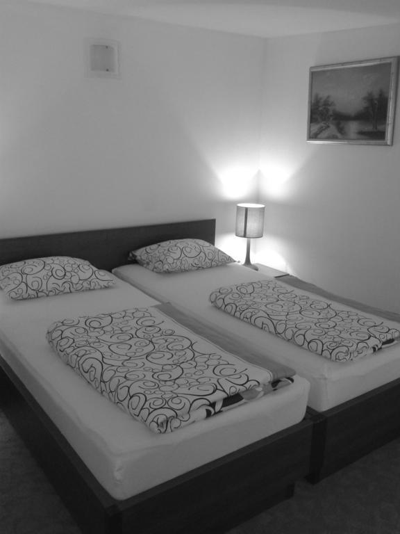Prenociste Zan Hotell SJJ Rum bild