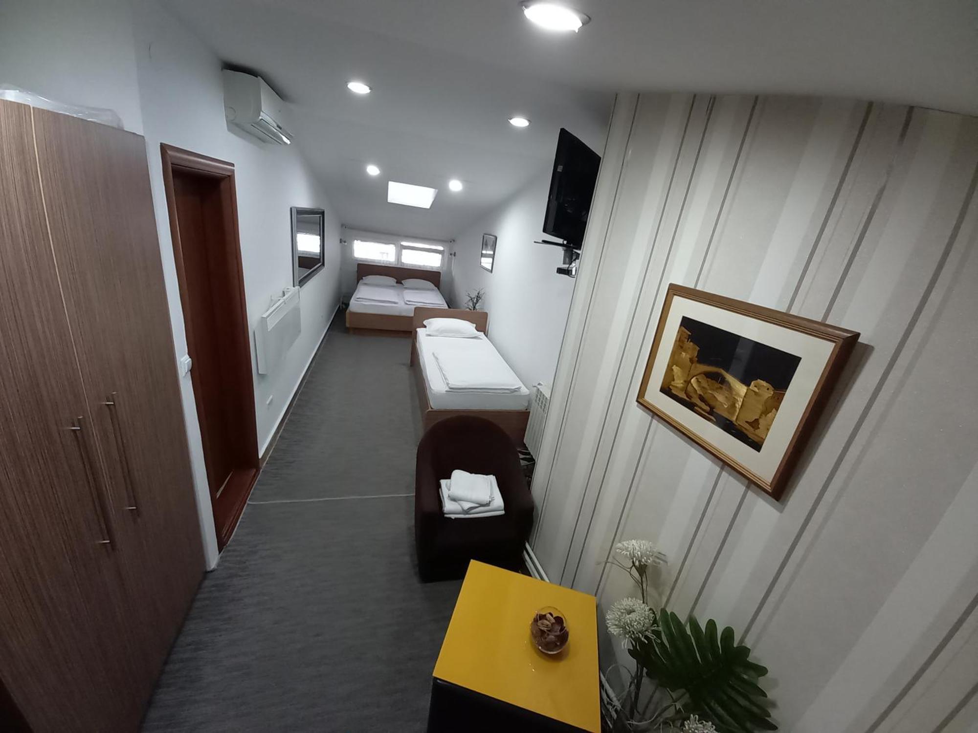 Prenociste Zan Hotell SJJ Rum bild