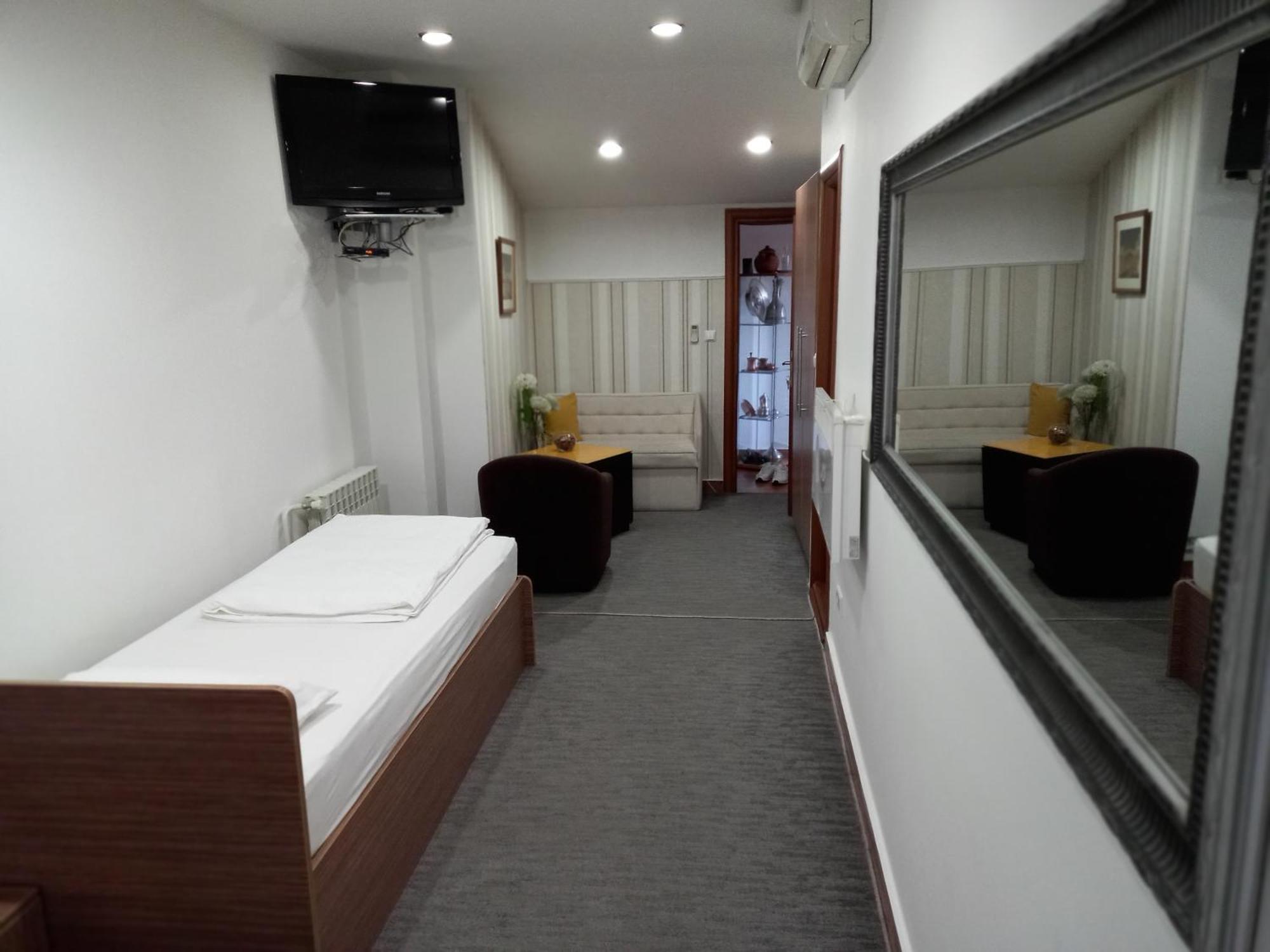 Prenociste Zan Hotell SJJ Rum bild