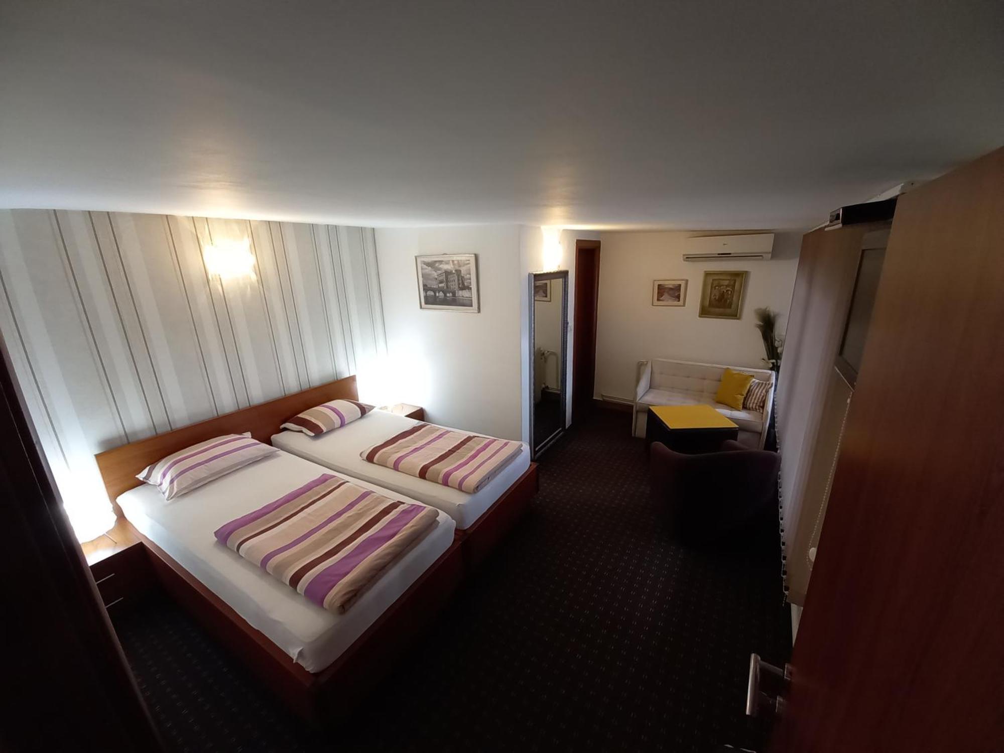 Prenociste Zan Hotell SJJ Rum bild