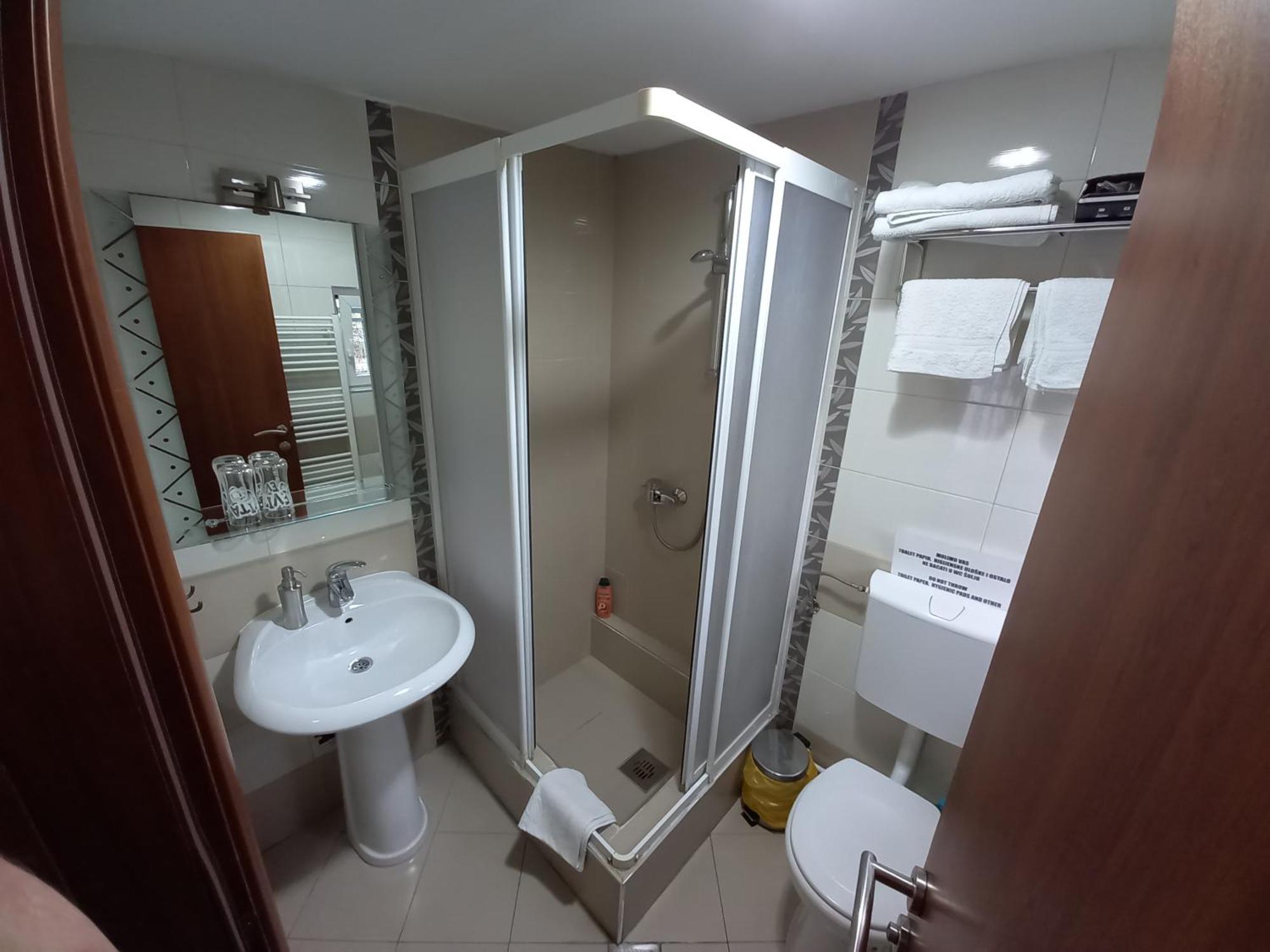 Prenociste Zan Hotell SJJ Rum bild