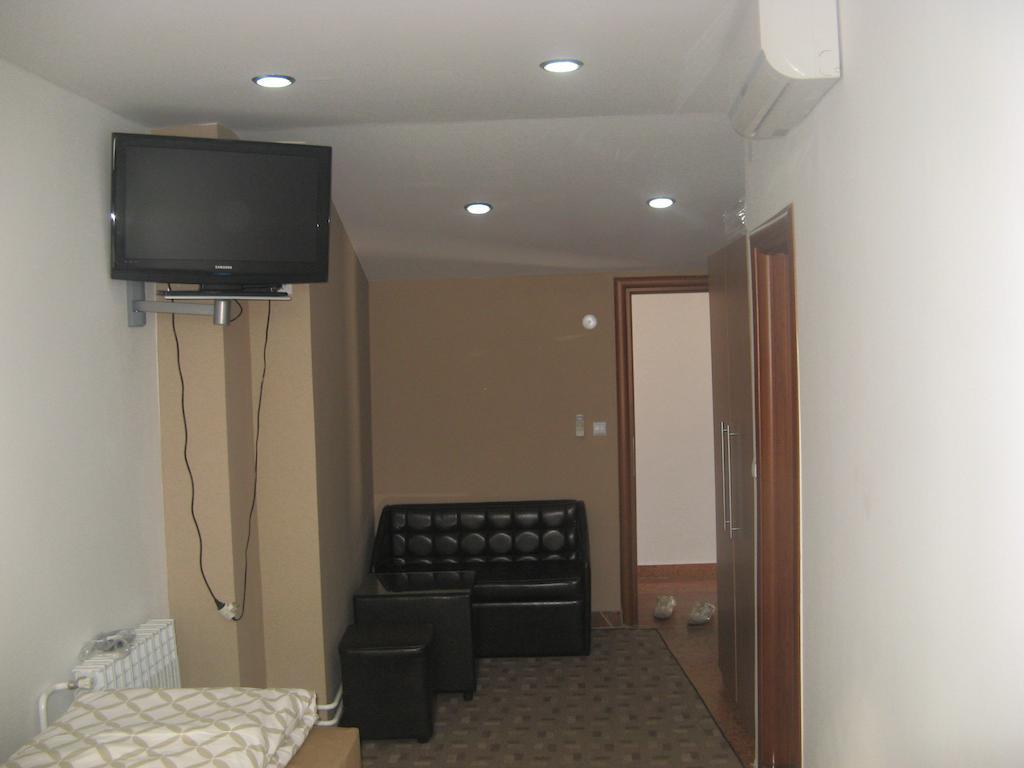 Prenociste Zan Hotell SJJ Exteriör bild